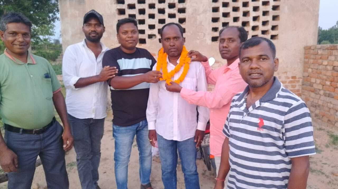 रैयतों ने रैविमो के शाखा अध्यक्ष शिवनारायण लोहरा को किया सम्मानित