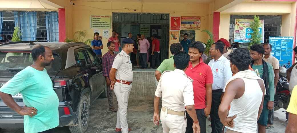 हाइवा की चपेट में आने से एक भाई की हुई मौत, दूसरा जख्मी