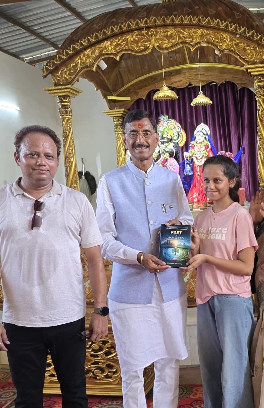 पास्ट इज फॉरवर्ड पुस्तक में दूरदर्शी सोच झलकती है : संजय सेठ