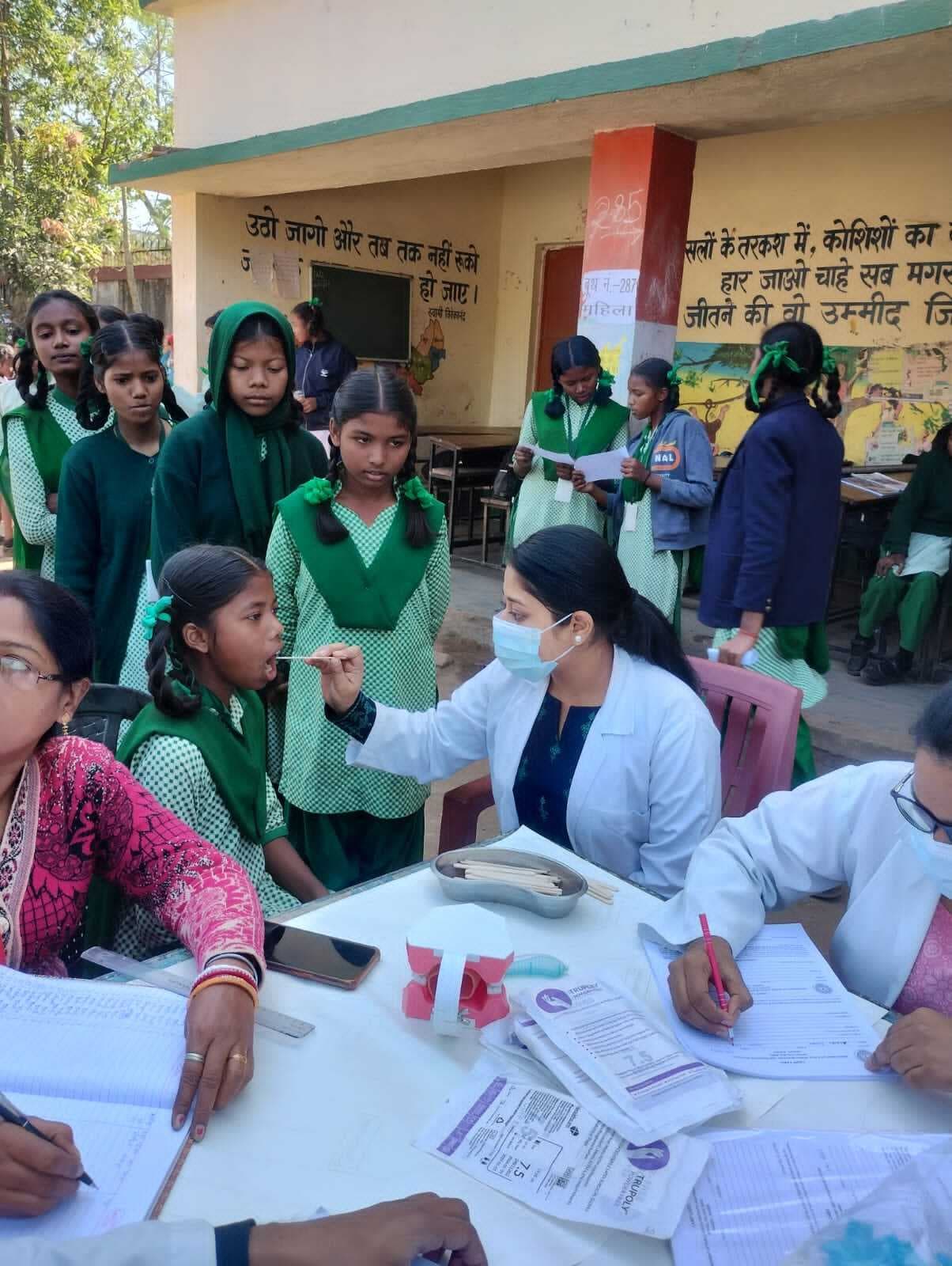 देवीपुर: किसान की बेटी बनीं दंत चिकित्सक