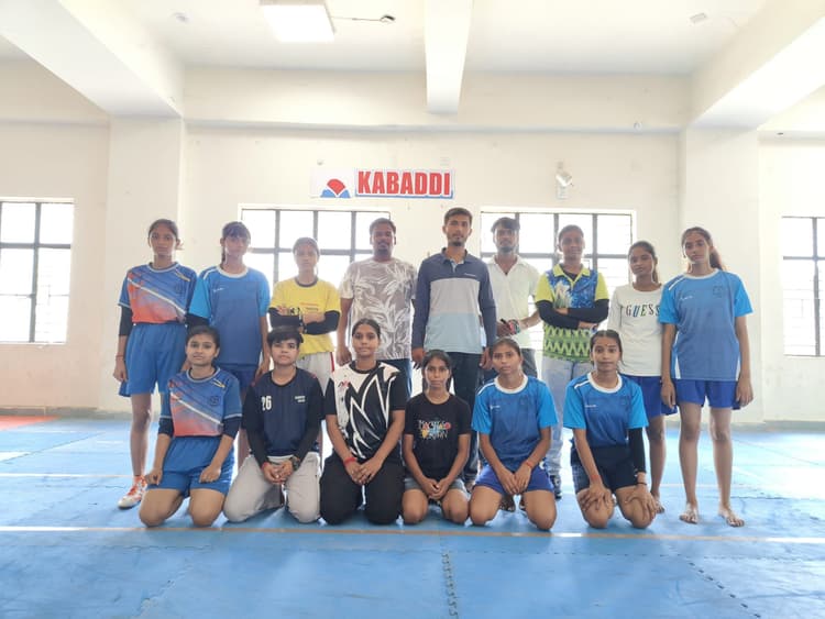 अंडर-18 कबड्डी टीम मैच के लिए जहानाबाद रवाना