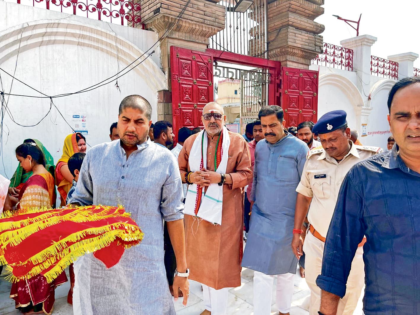 Gopalganj News : लालू जी तलवार से केक काटें या स्कूटर पर भैंस घुमाएं उन्हें डॉ आंबेडकर का अपमान करने का अधिकार नहीं