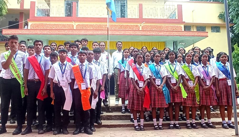 अनुशासन पर ध्यान दें विद्यार्थी, मोबाइल से दूर रहें