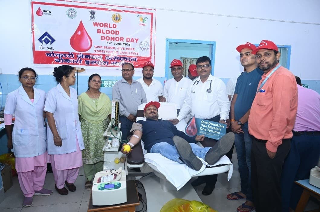 Bokaro News : साल में तीन बार रक्तदान कर सकता है स्वस्थ व्यक्ति : डॉ सुरेंद्र