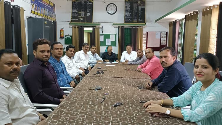 Giridih News :झारखंड प्लस टू शिक्षक संघ जिला कार्यकारिणी की बैठक
