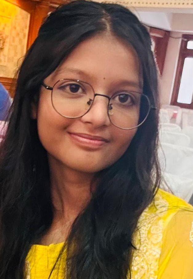 Bettiah : नीट की परीक्षा में वर्णिका व रिया कुमारी को सफलता