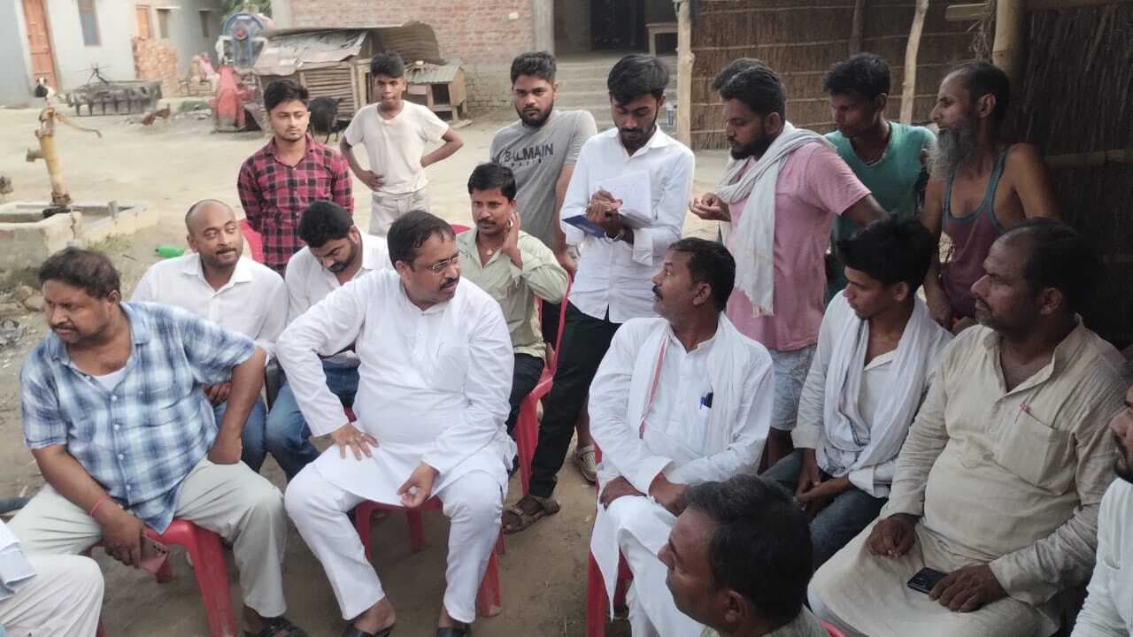 Bettiah : गंडक नदी में डूबे बच्चों के परिजनों को दी सांत्वना