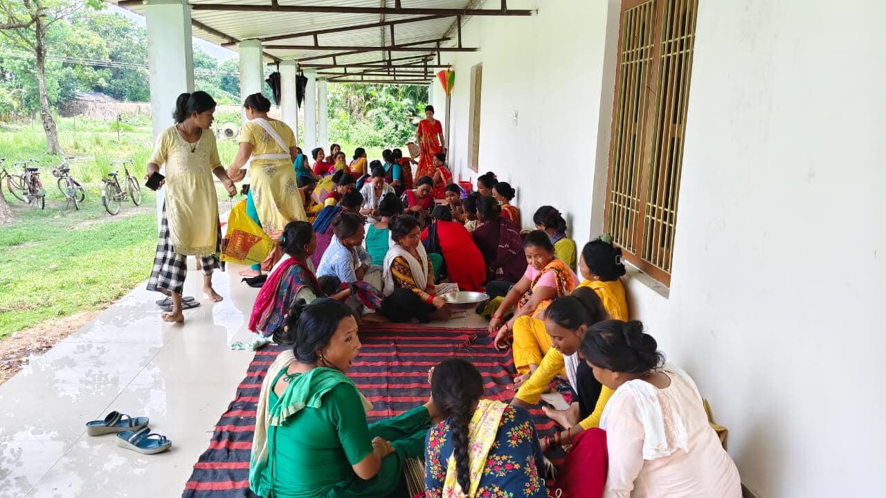 Bettiah : महिलाओं ने जाना अगरबत्ती बनाने का तरीका