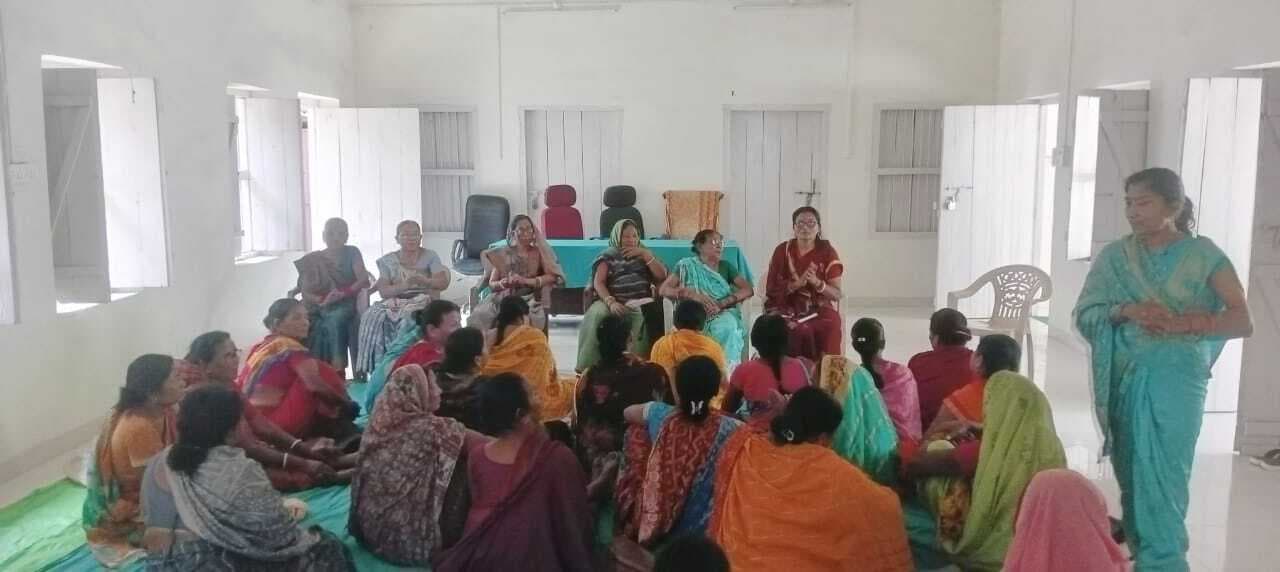 Bettiah : थरूहट महिला विकास संस्था की बैठक में शराब व अश्लील गाना पर पूर्ण पाबंदी पर चर्चा