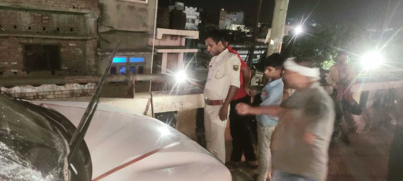 Bettiah : आरओबी पर अनियंत्रित ट्रक से टक्कर में कार क्षतिग्रस्त, कोइ हताहत नहीं