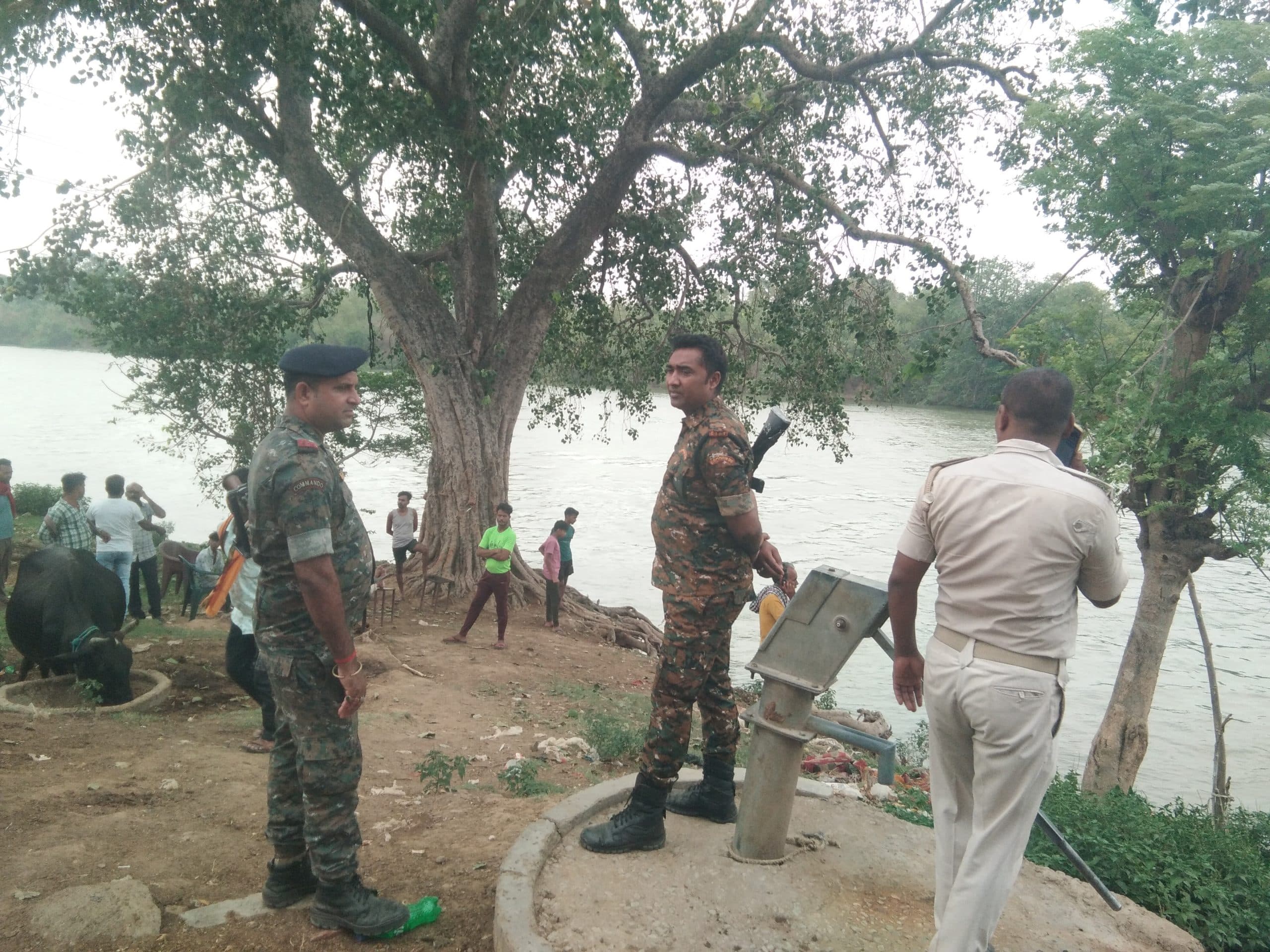 आरा कैनाल में दो वर्षीय बच्चा डूबा, खोज जारी