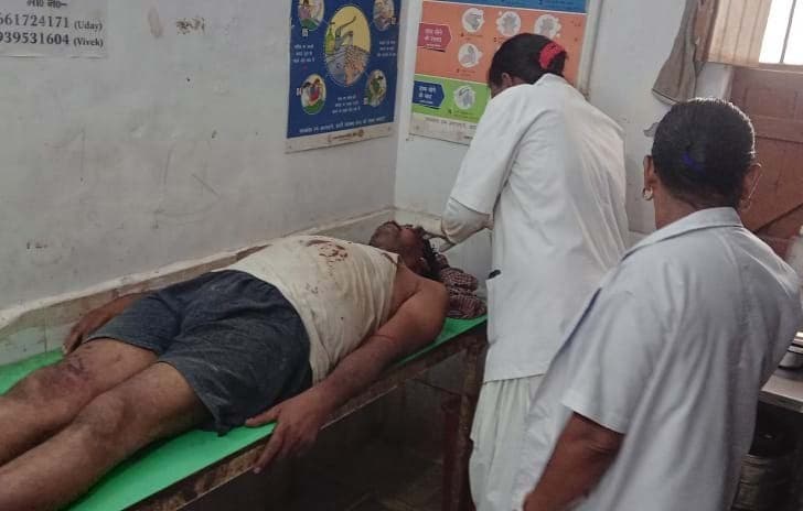 सड़क पर मकई सुखाने का विरोध करने पर बेरहमी से पीटा, मामला दर्ज