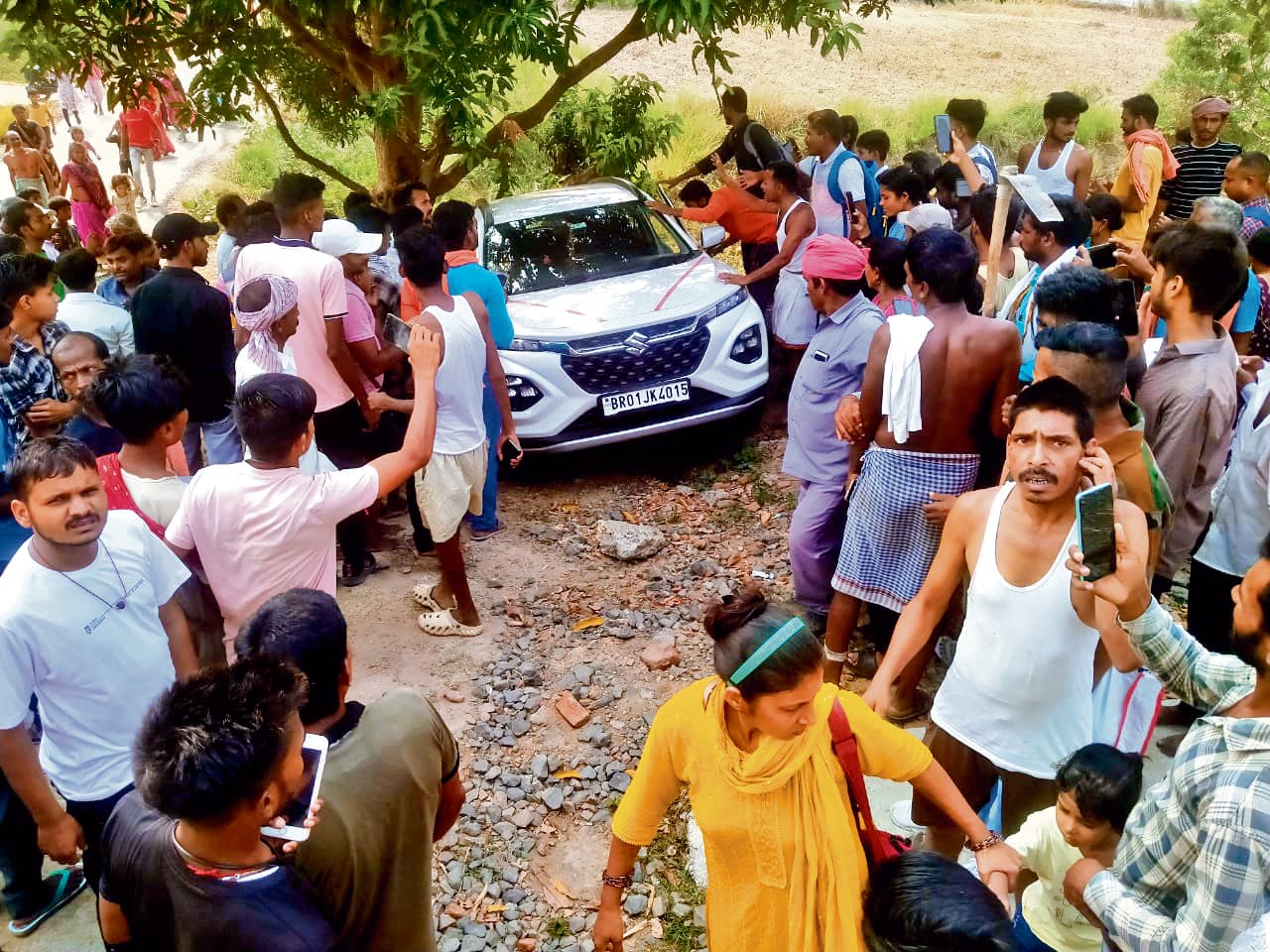 Jehanabad : पीजी रेलखंड पर फिर टला हादसा अवैध क्रॉसिंग से ट्रैक पर घुसी कार