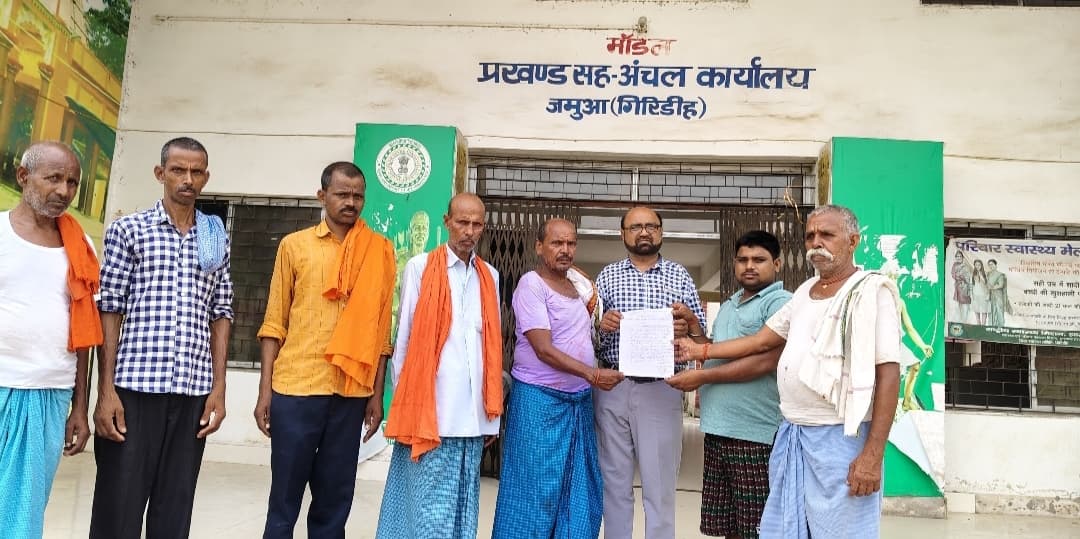 Giridih News :मजदूरों ने एजीएम पर लगाया रोजगार छीनने का आरोप