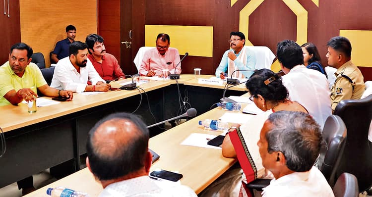 Bhubaneswar News: विशेषज्ञ डॉक्टरों की तैनाती और डायरिया उन्मूलन के लिए प्रभावी रणनीतियों की हुई समीक्षा