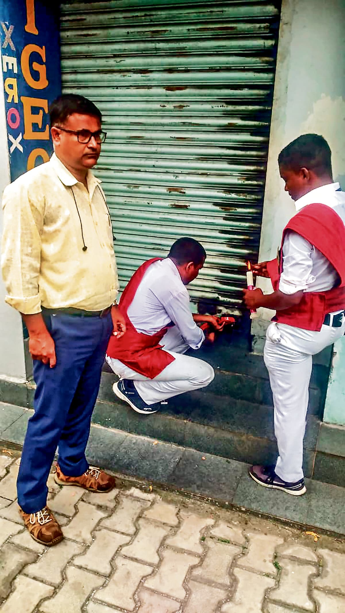 Jamshedpur News : बिष्टुपुर : पिजन सैलून बिल्डिंग का एक हिस्सा कराया गया कब्जा मुक्त