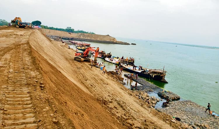 Bhagalpur news समय सीमा समाप्त, नहीं हो पाया कटाव निरोधी कार्य पूरा