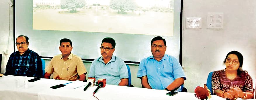 ranchi news : बीआइटी मेसरा प्रबंधन ने शुरू की अपनी जमीन की घेराबंदी, कहीं-कहीं हो रहा विरोध