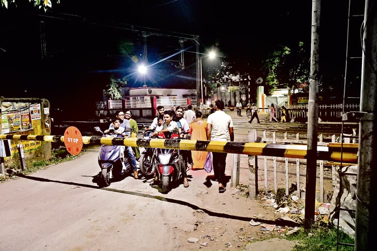 Railway News : चुटिया रेलवे क्रॉसिंग पर बनेगा S आकार का आरओबी, दर्जन भर ही घर तोड़ने पड़ेंगे