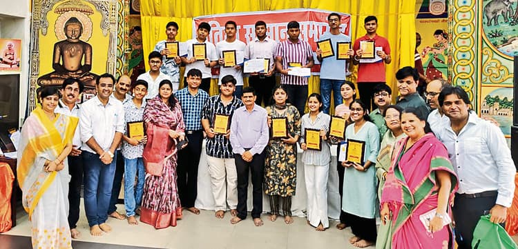 ranchi news : दिगंबर जैन समाज ने प्रतिभाओं को किया सम्मानित