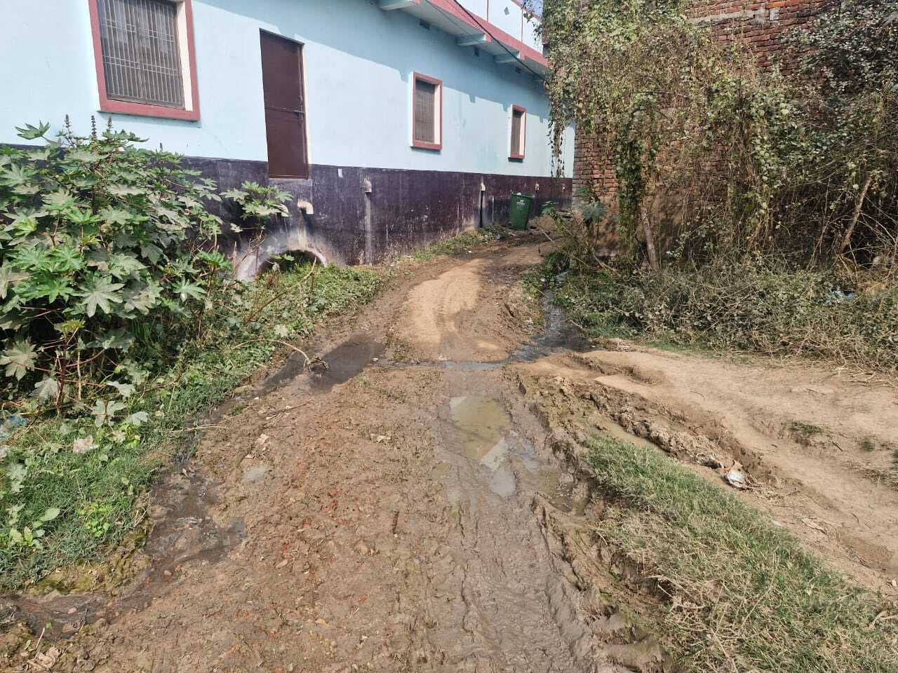सड़क का निर्माण नहीं होने से वार्डवासियों में नाराजगी