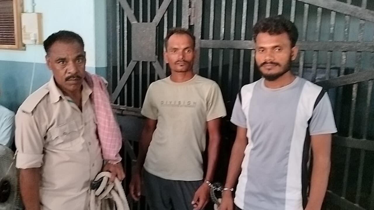 कुर्की से भयभीत होकर अभियुक्त ने किया आत्मसमर्पण