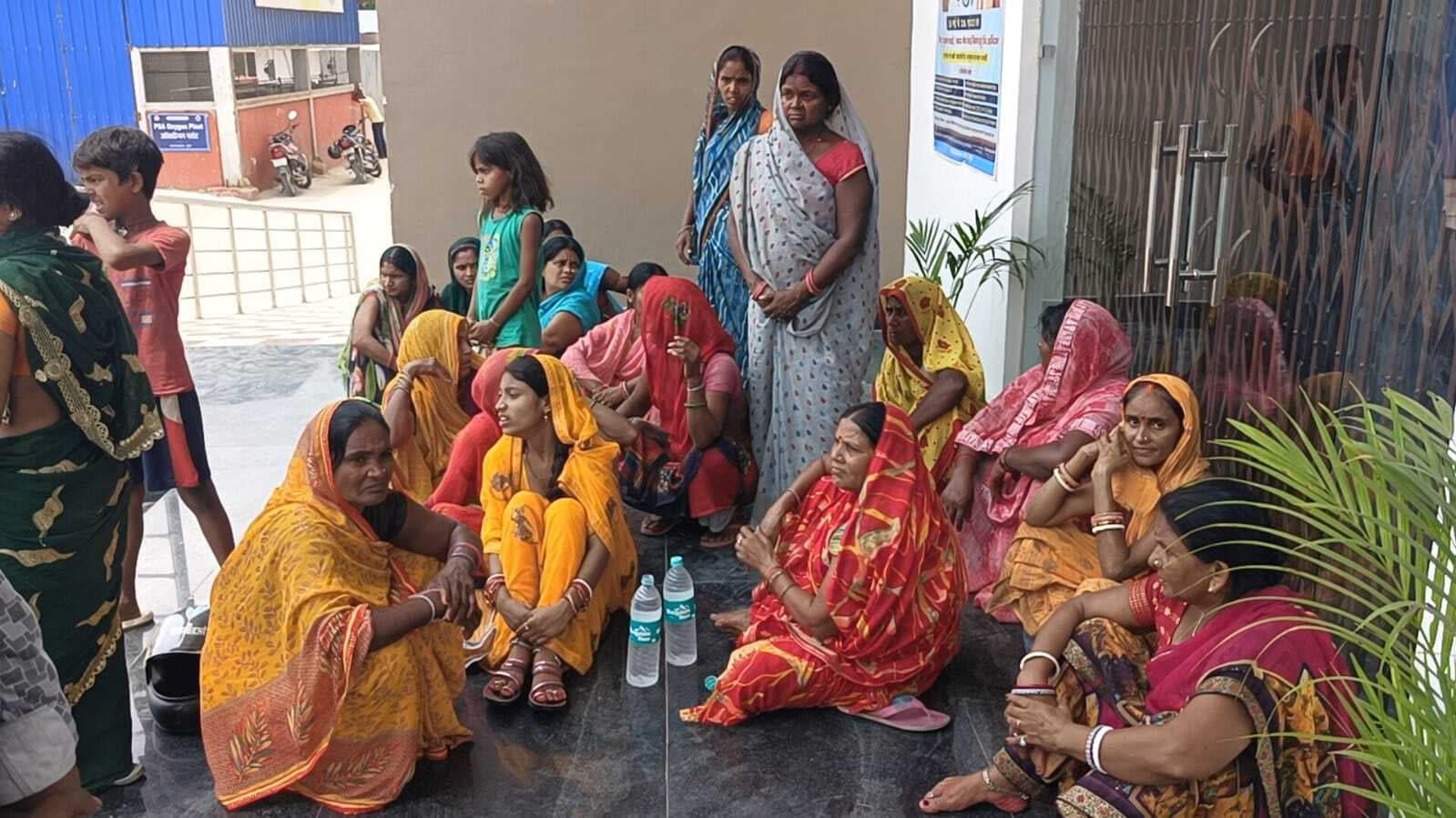 एक ही बाइक पर बेटा के साथ बहू का इलाज करा लौट रही सास की हादसे में मौत