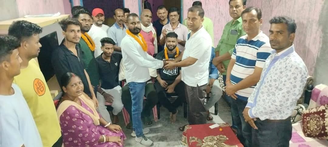 Jamshedpur News : उलीडीह में लोजपा छोड़ दर्जनों युवाओं ने थामा जदयू का दामन