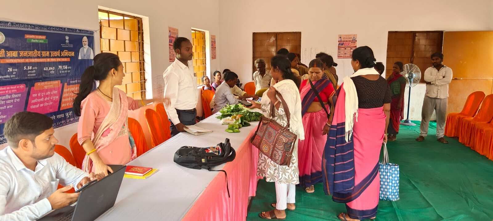 राज्य व केंद्र की योजनाओं से रूबरू हुए आदिवासी व ग्रामीण