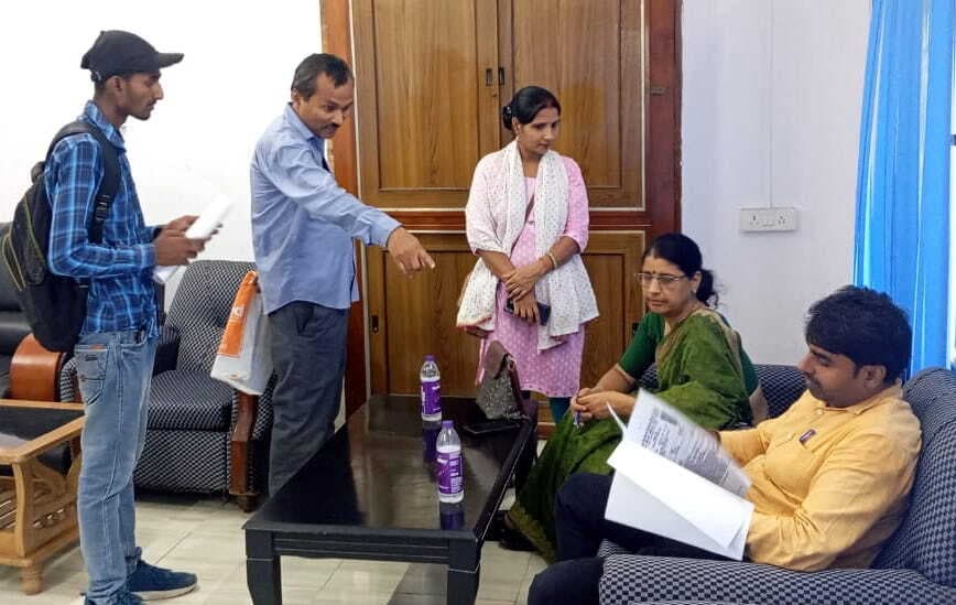 छात्र संवाद में विद्यार्थियों की अजब-गजब शिकायत सुन अधिकारी भी रह गये दंग