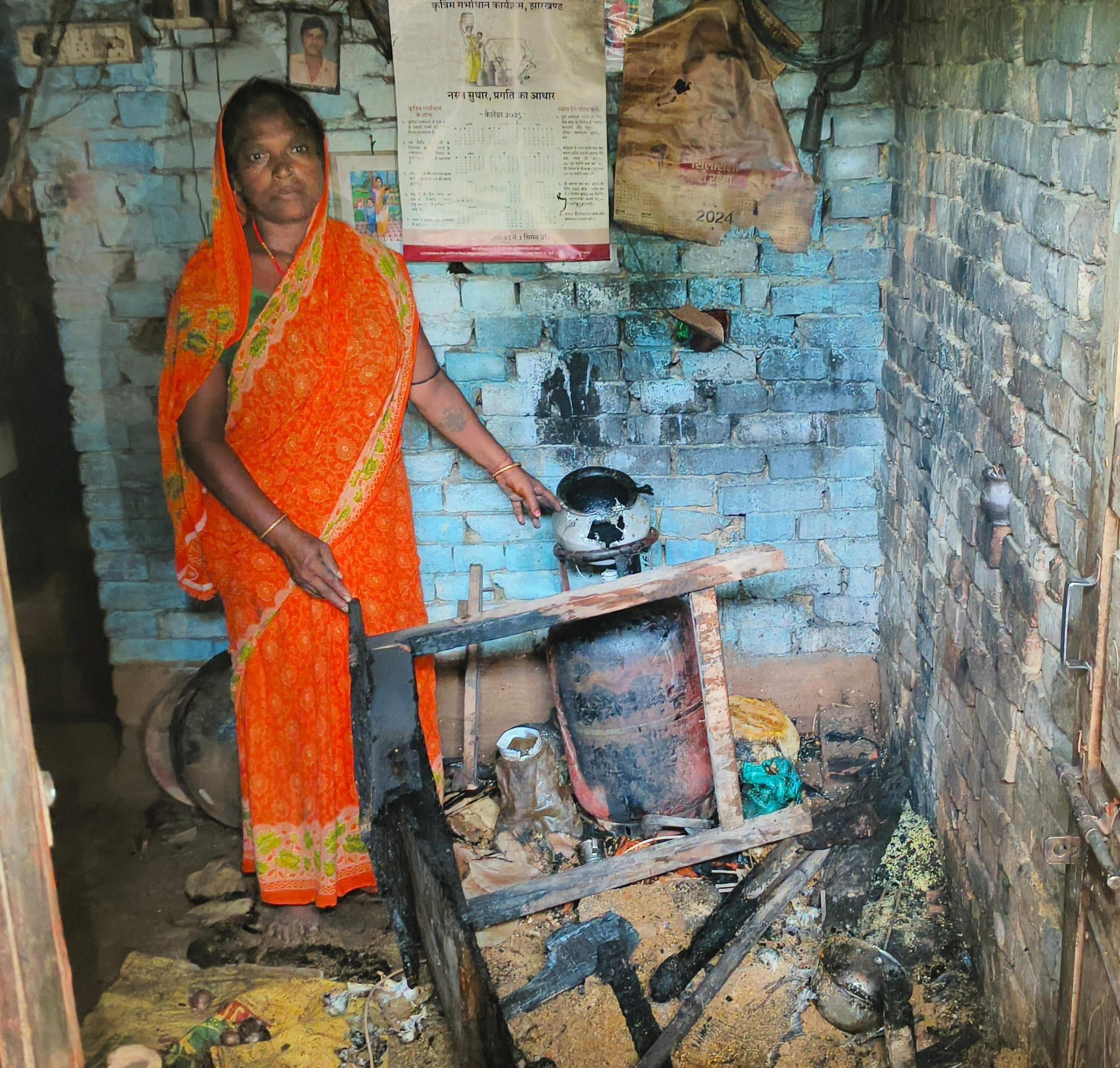 गैस चूल्हा से घर में लगी आग, हजारों की क्षति