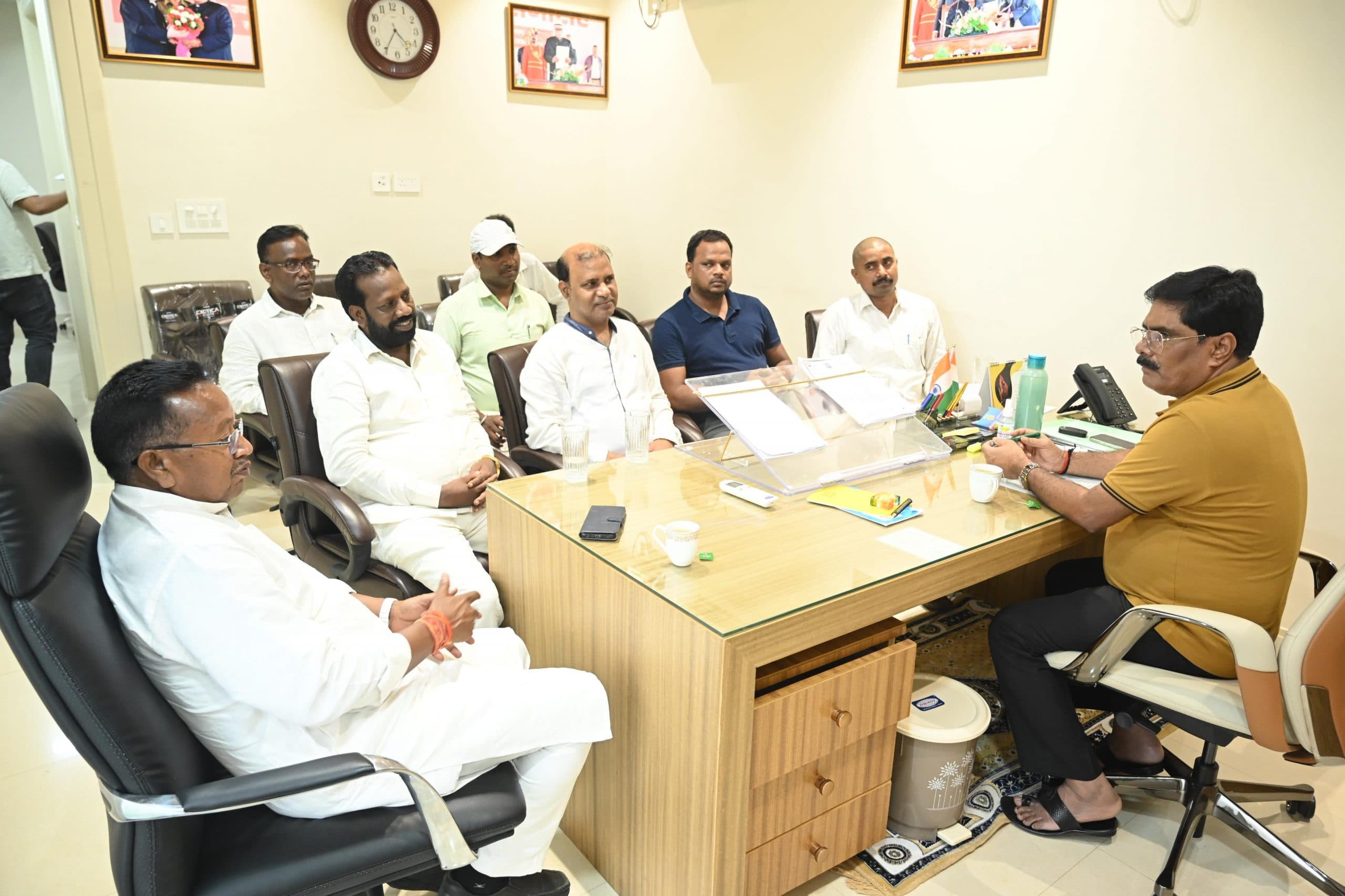 Bokaro News : मंत्री को दी मजदूरों की समस्याओं की जानकारी