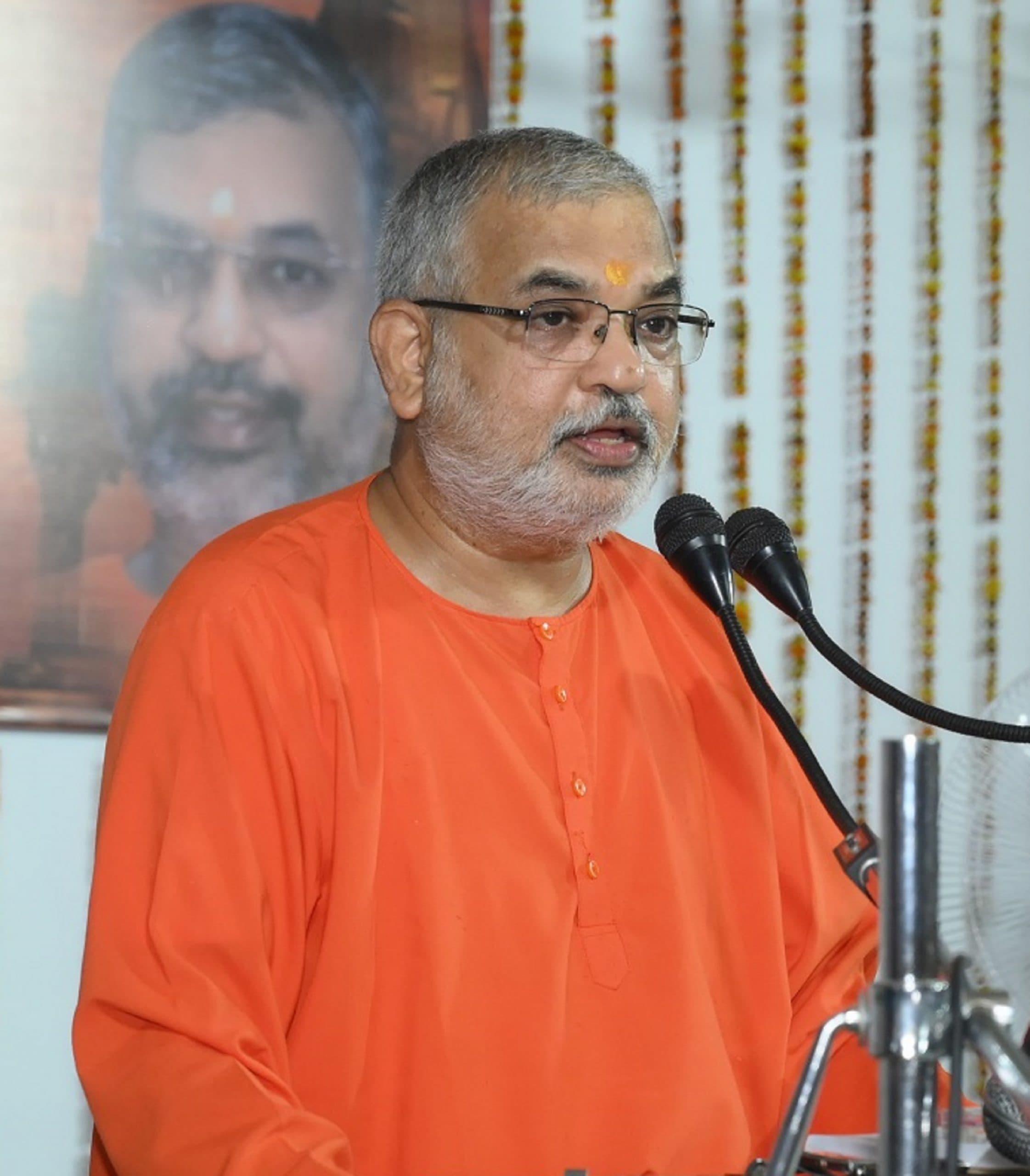 Bokaro News : भगवान की कृपा से ही होती है भक्ति व प्रेम : स्वामी अद्वैतानंद