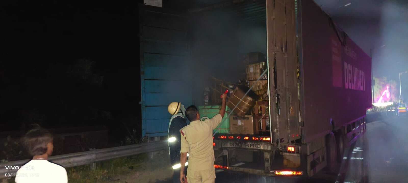 Giridih News :कंटेनर में लगी आग, 10 लाख का नुकसान