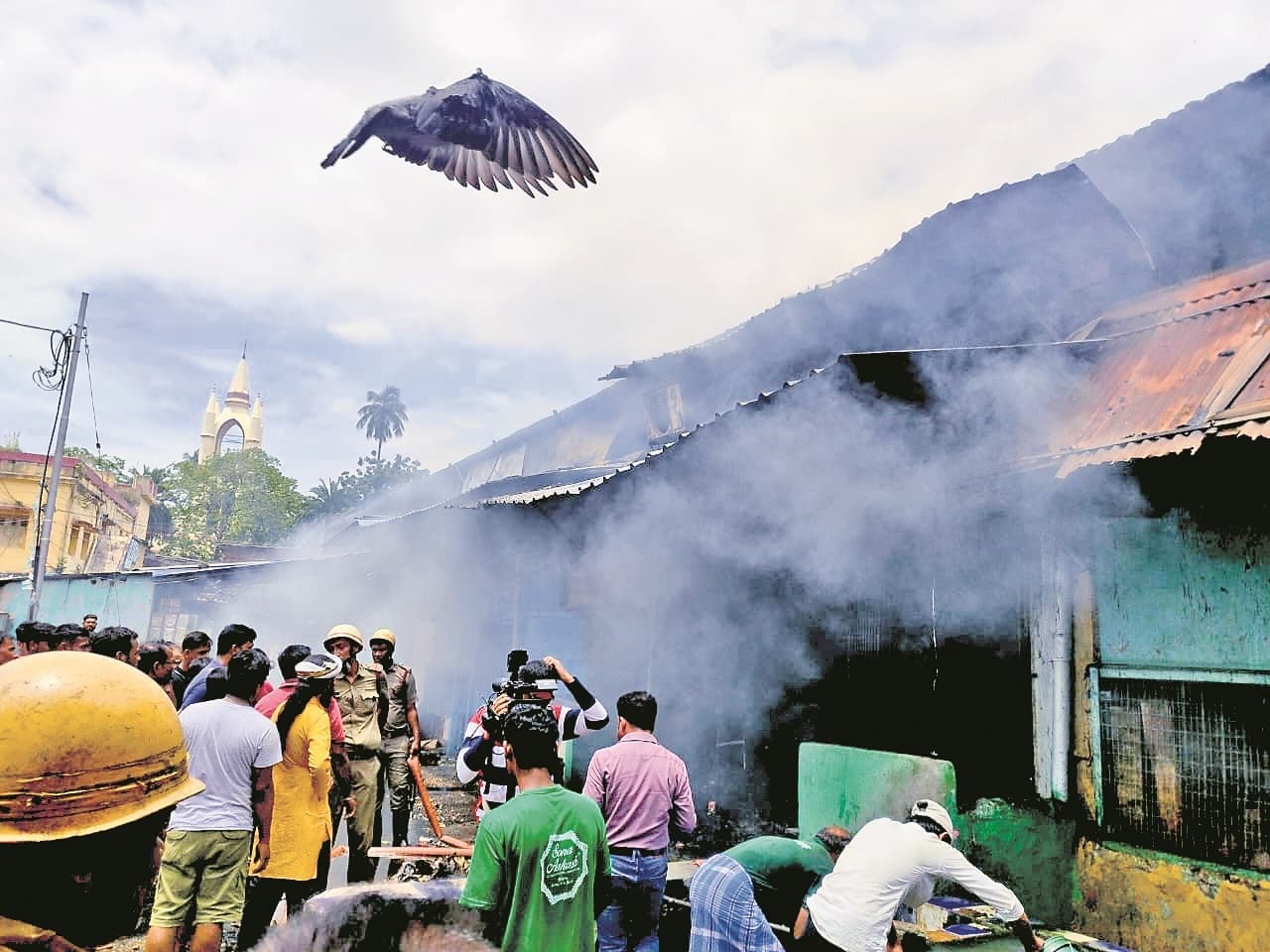 दमकल की गाड़ियों में पर्याप्त पानी नहीं था!