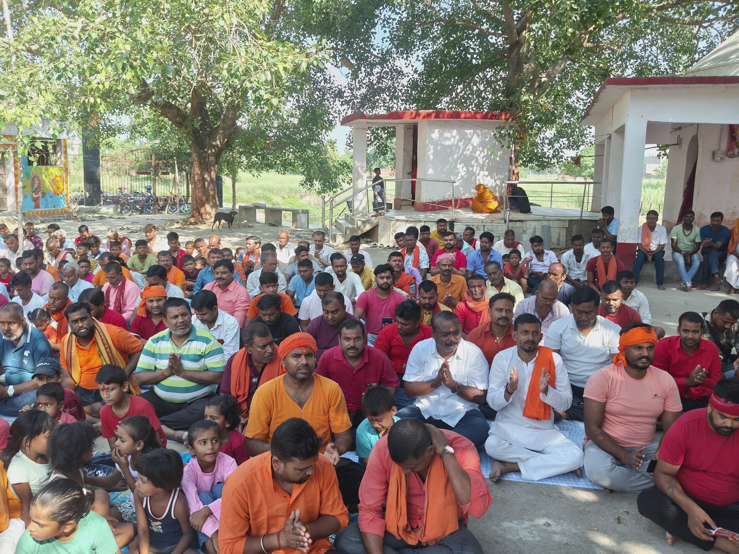 Motihari:भकुआ ब्रहम स्थान पर हुआ सामूहिक हनुमान चालीसा का पाठ