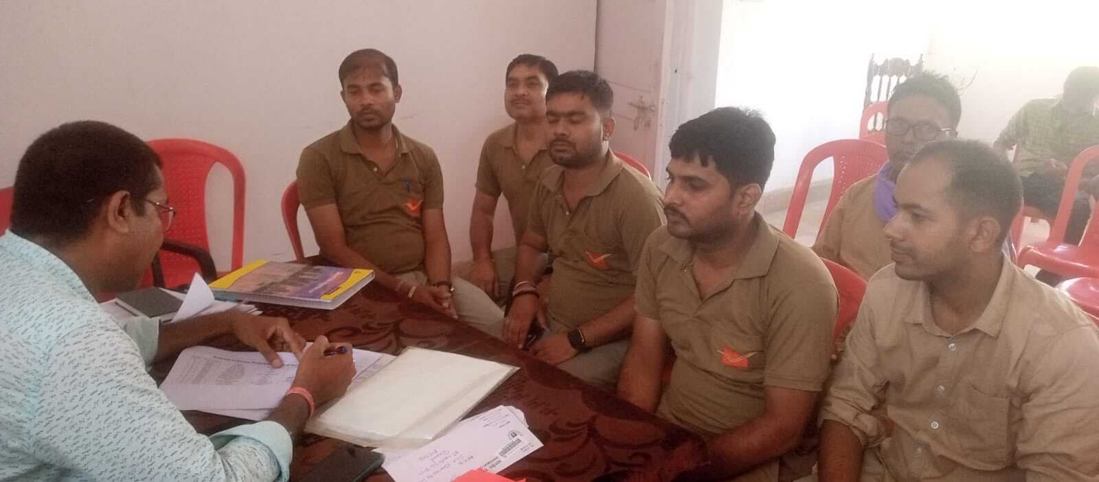 Motihari: रक्सौल उप डाकघर के सभागार में हुई समीक्षा बैठक