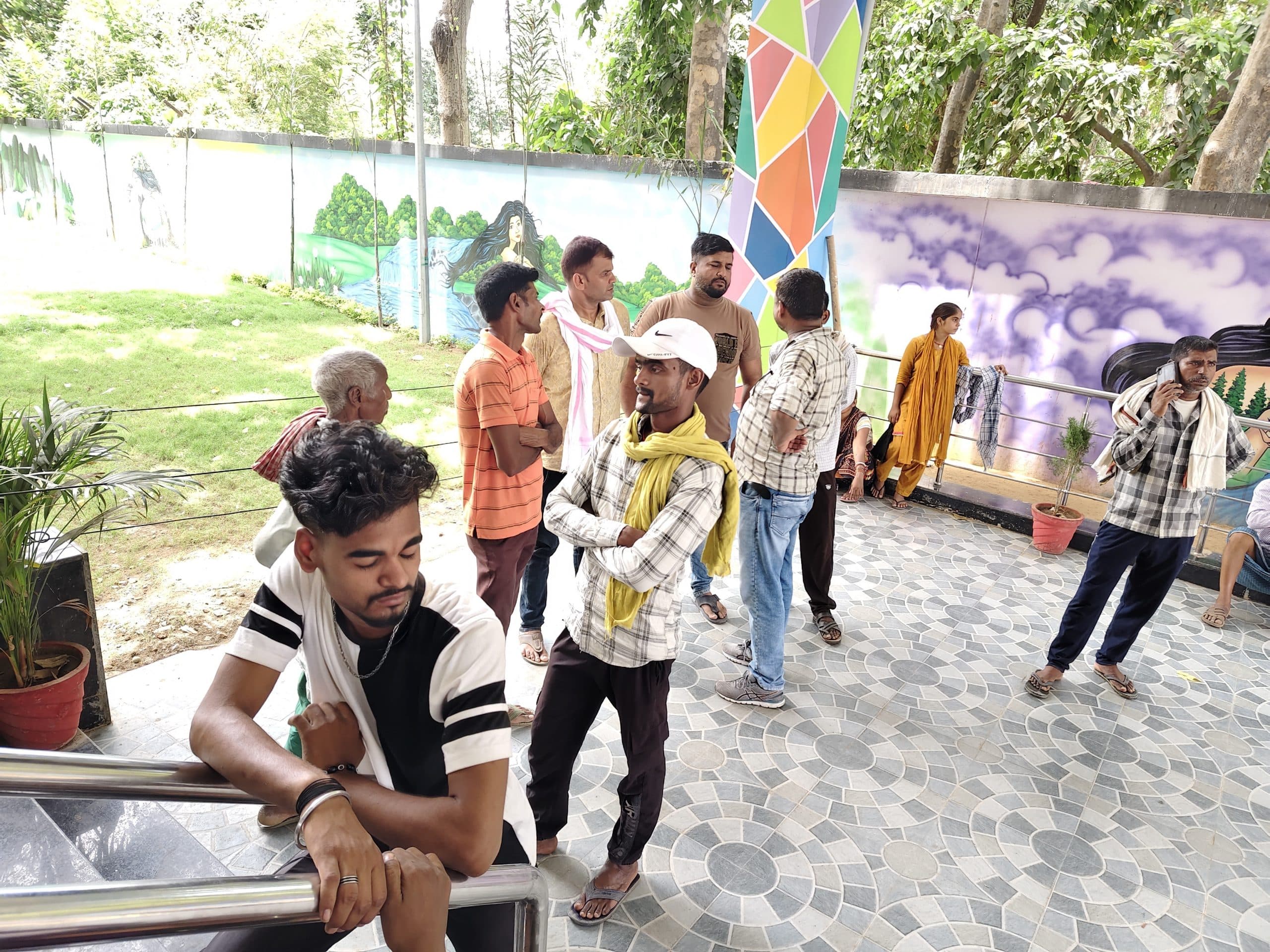 खेत में बीज डालने गये युवक की बिजली के करेंट से मौत