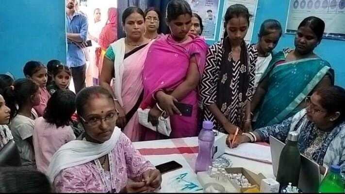 सर्वाइकल कैंसर से बचाव के लिए किशोरियों को लगाया एचपीवी का टीका