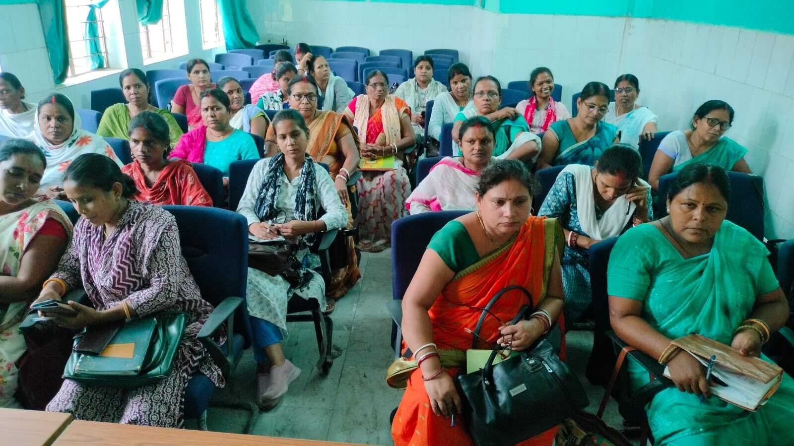 नये स्वास्थ्य उप केंद्र के लिए प्रबंधन ने की एएनएम से चर्चा