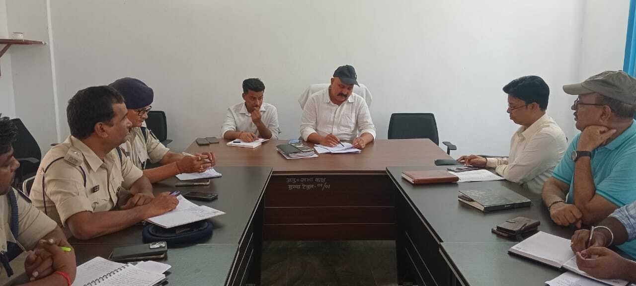 मुहर्रम को लेकर एसडीएम ने अधिकारियों के साथ की बैठक