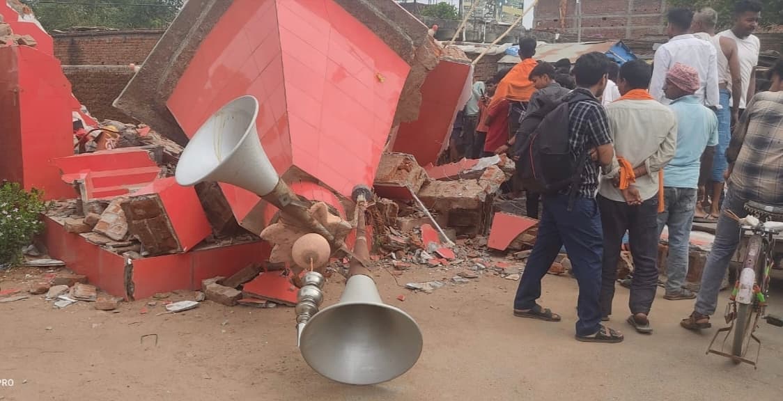 मोपती बाजार पर शरारती तत्वों ने हनुमान मंदिर तोड़ा, विरोध में रोड जाम