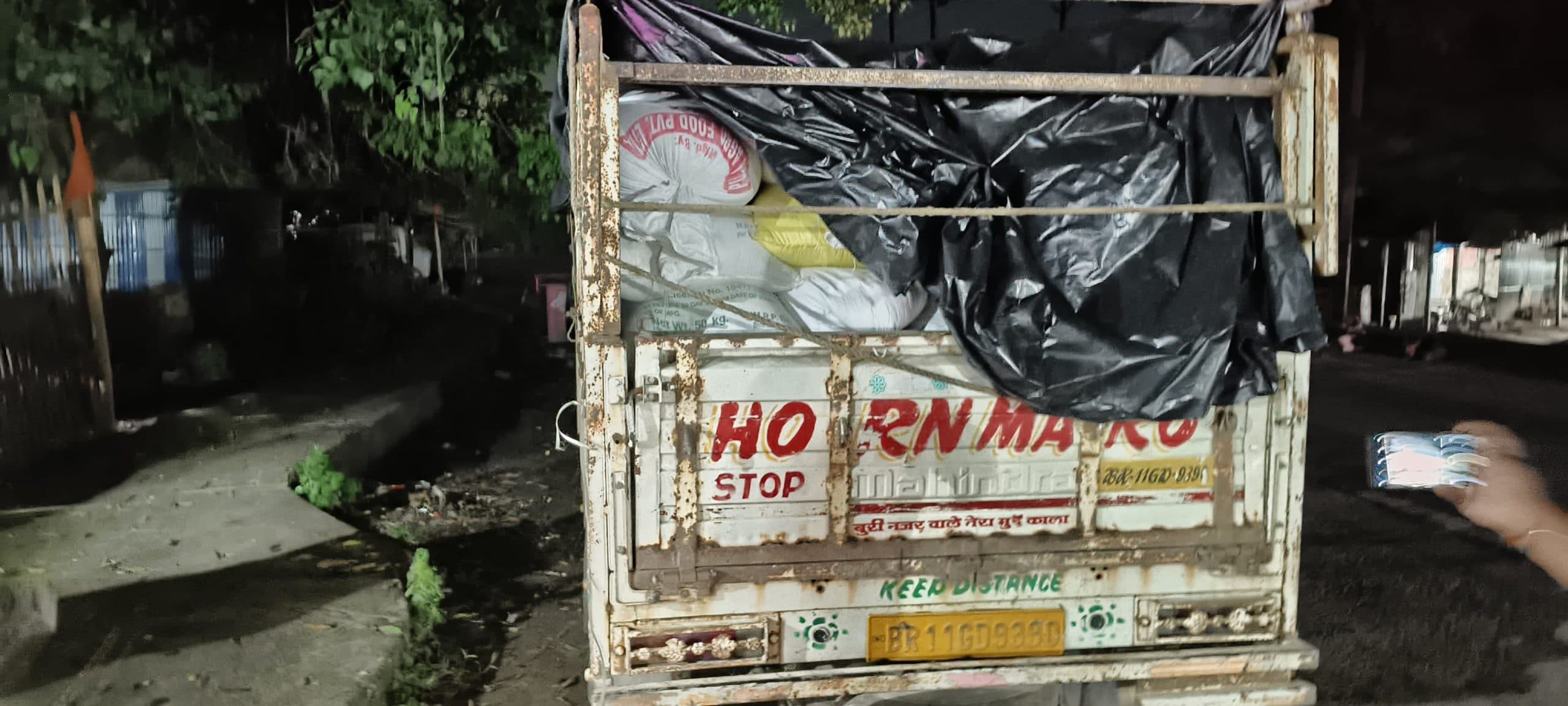 सरकारी चावल से लदे पिकअप को किया गया जब्त, एक गिरफ्तार