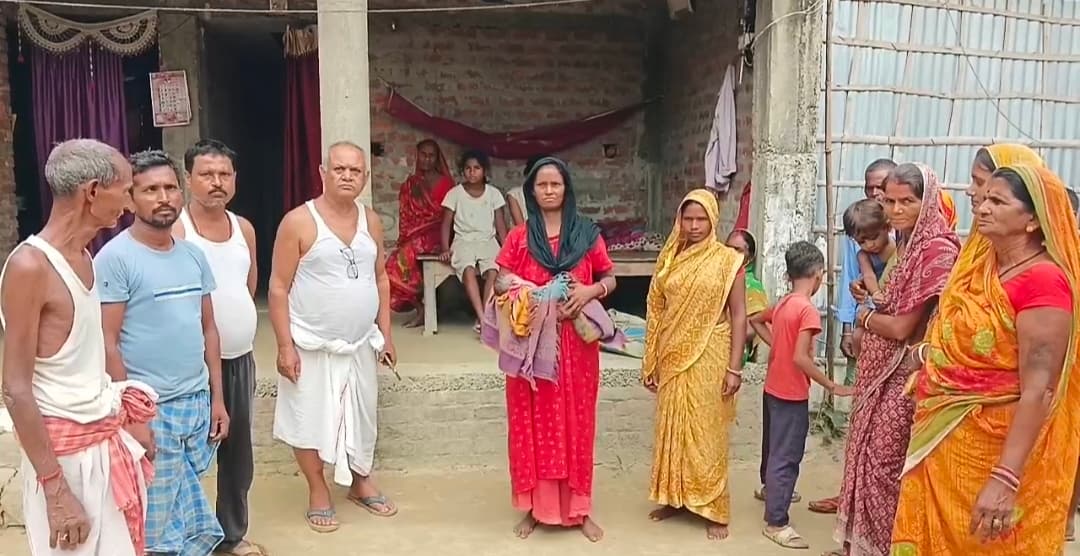 बजरंगबली मंदिर के सीढ़ी पर अज्ञात जीवित नवजात मिलने से इलाके में सनसनी