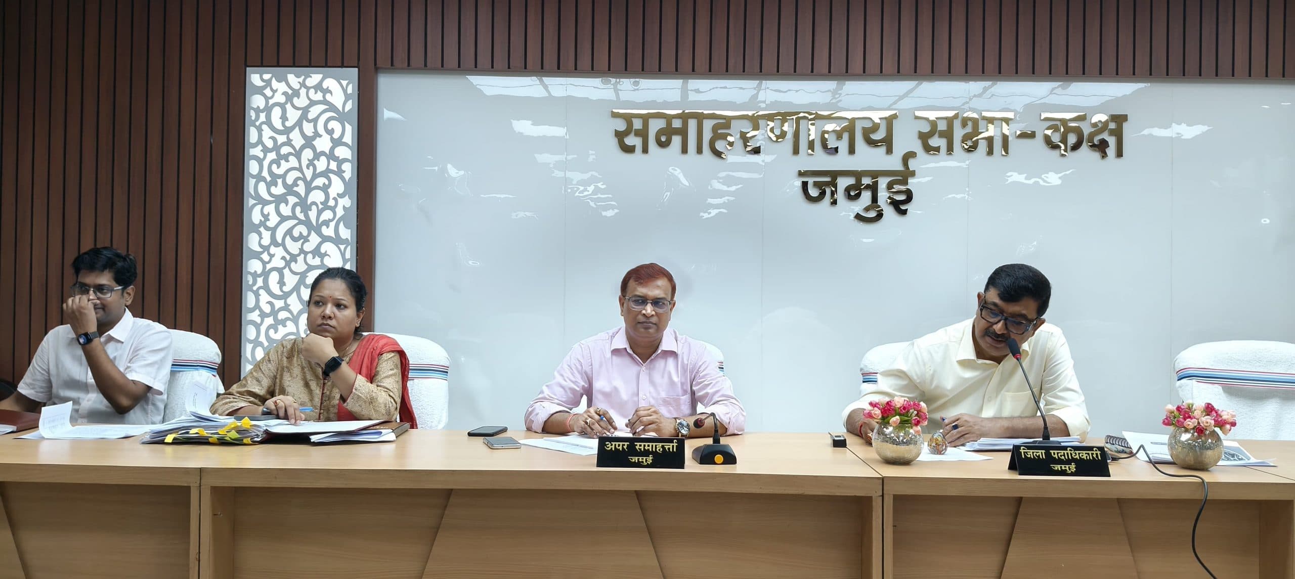 कार्य में लापरवाही बर्दाश्त नहीं : डीएम