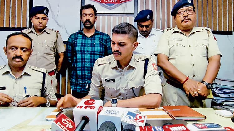 दुर्गापुर : फर्जी सेना अधिकारी से एयर गन व कई फेक आइडी बरामद