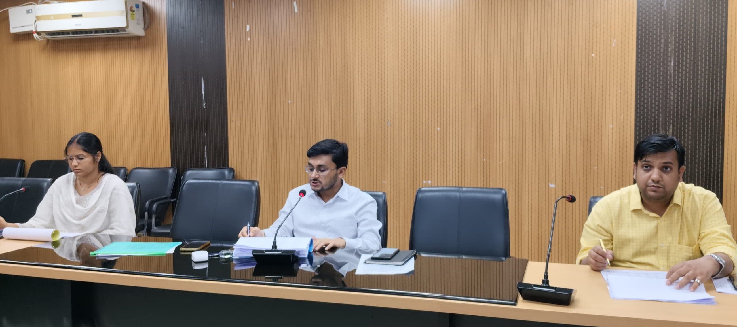 गोदामों पर किसी भी बिचौलिये या डीलर को जाने की अनुमति नहीं होगी