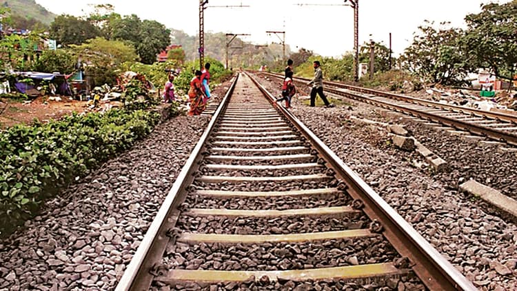 Gaya News : डीडीयू-गया-धनबाद रेलखंड पर जुलाई में हो सकता है दूसरा ट्रायल