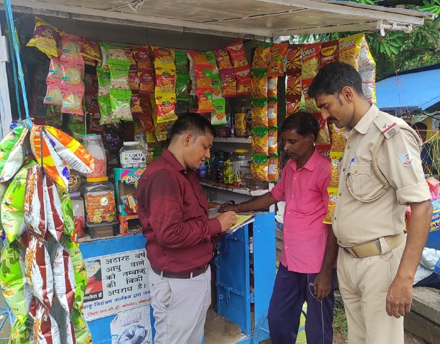 Bokaro News : कोटपा कानून का उल्लंघन करने वाले 10 दुकानों से 2800 रुपये की वसूली