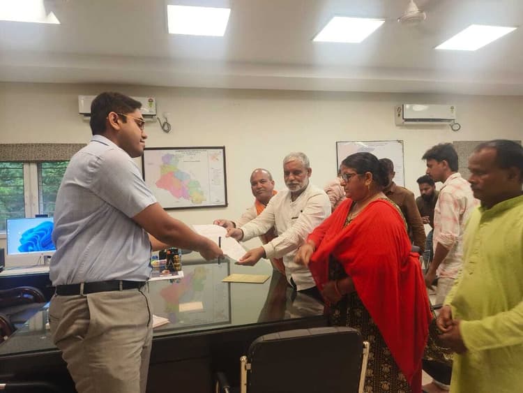 Jamshedpur News : बागबेड़ा हाउसिंग कॉलोनी के 1140 घरों में पांचवें दिन भी ठप रही जलापूर्ति, बूंद-बूंद पानी को तरस रही 20 हजार की आबादी